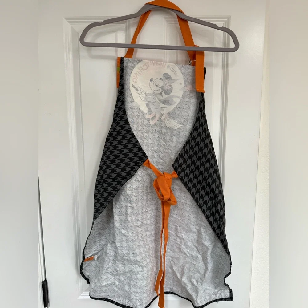 Disney Minnie Mouse Black Halloween Apron - Picture 3 of 3